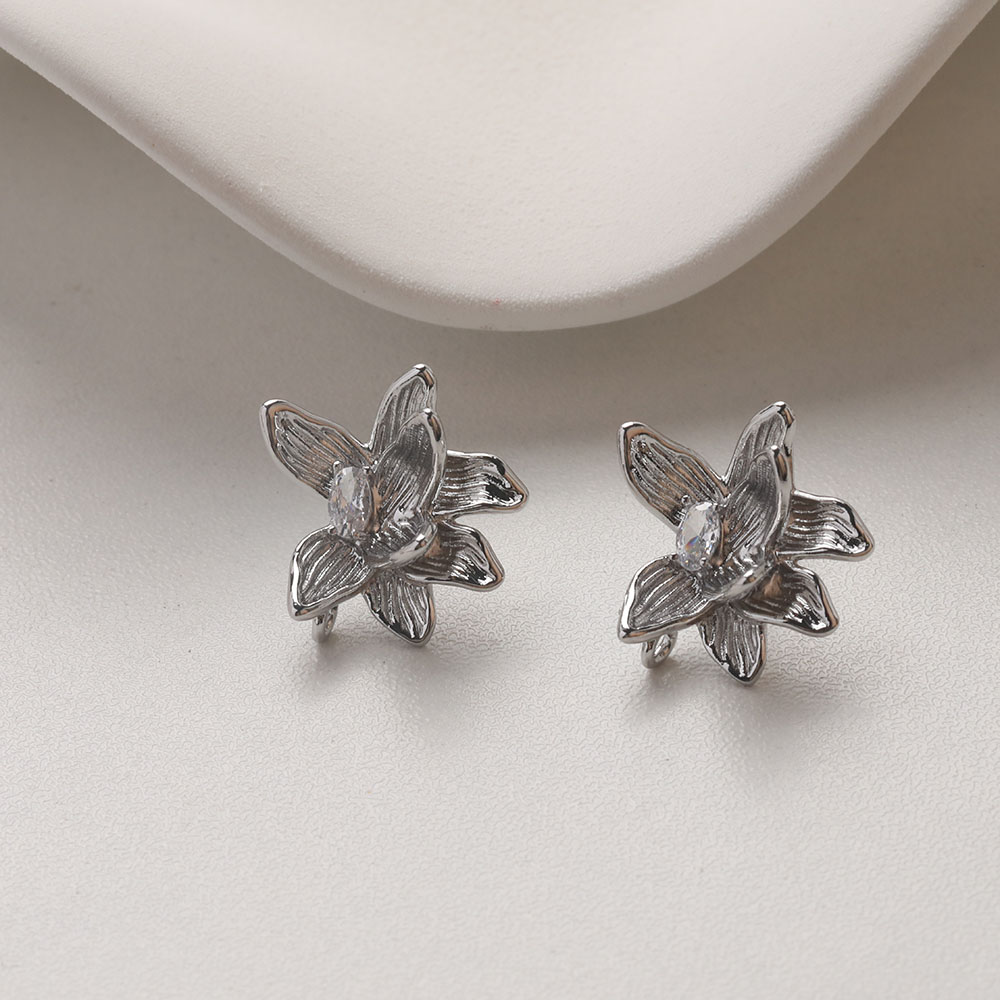 4PCS Dainty Flower Ear Studs E - Flower Supplies 评论和价格